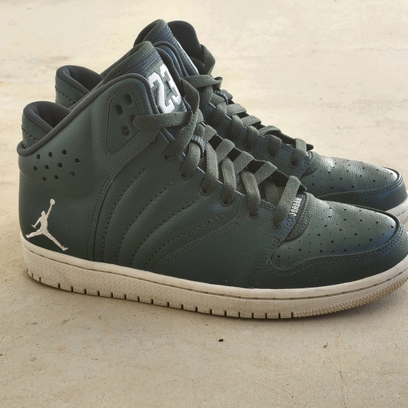 Jordan 1 Flight 4 Released 2016 Size 7.5 mens Colors Grove Green and Bone - Picture 12 of 14